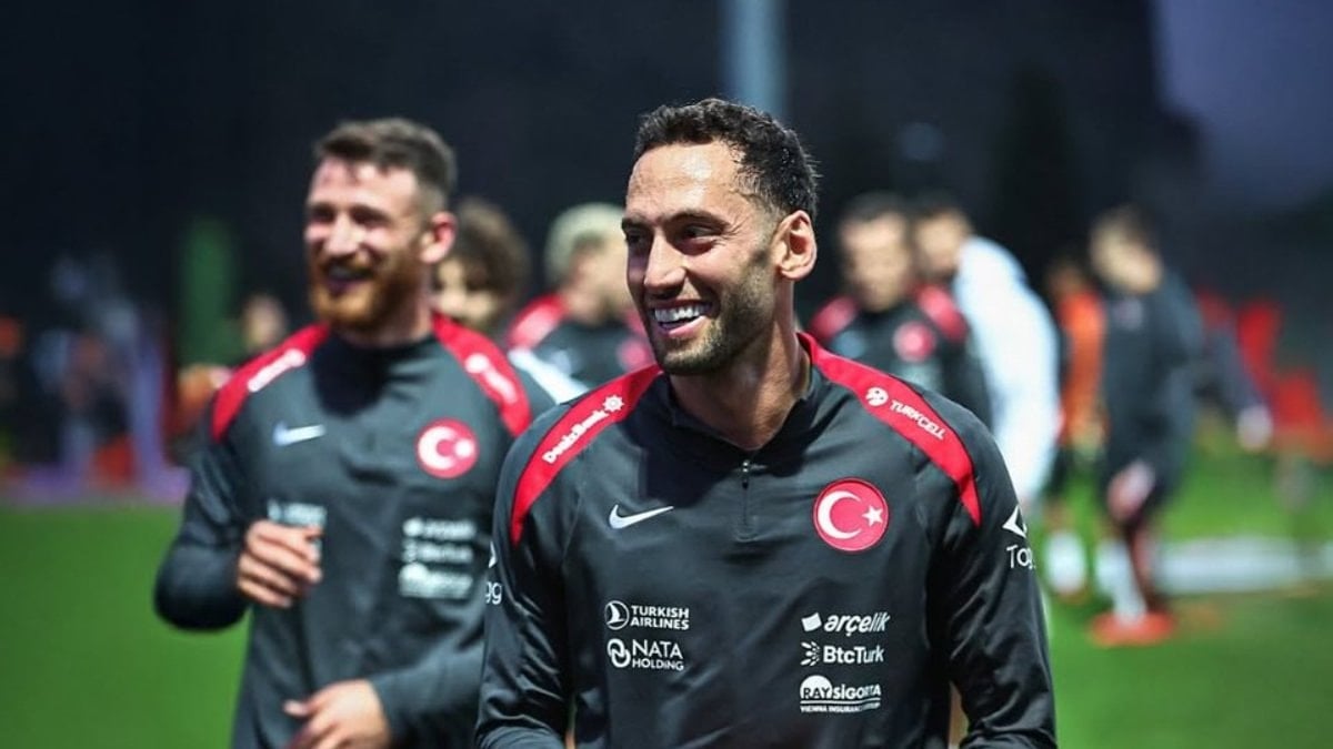 hakan-calhanoglu-yillar-sonra-kenan-sofuogluyla-olan-yazismasini-anlatti-fTmnn1kX.jpg