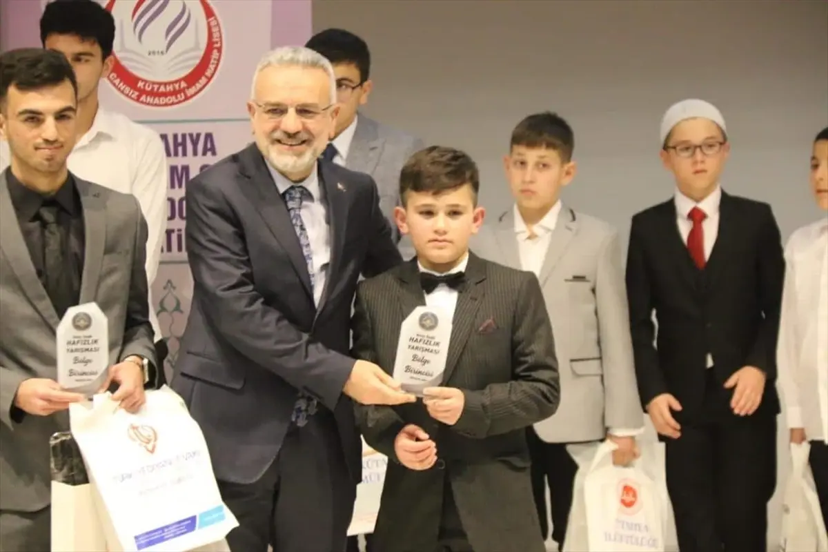 kutahyada-genc-sada-hafizlik-yarismasi-bolge-finalleri-yapildi-yflvAQ7F.jpg