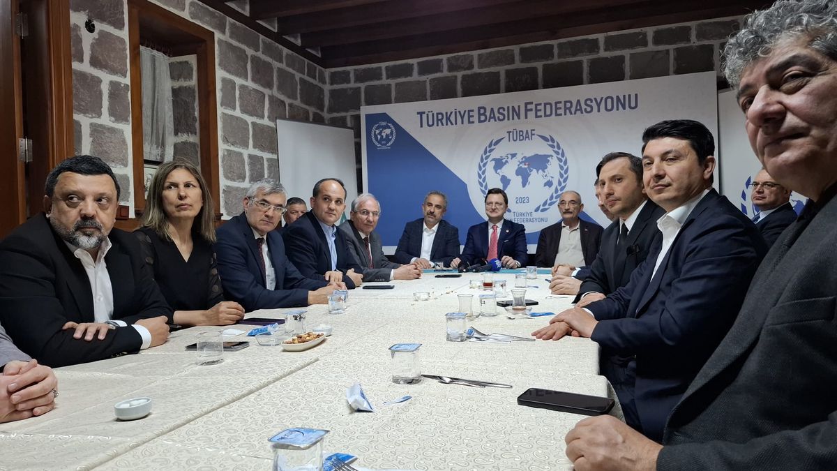 ak-parti-genel-baskan-yardimcisi-yerebakan-onumuzdeki-6-yilda-turkiyedeki-doktor-sayisi-350-bine-qXFG1tga.jpg