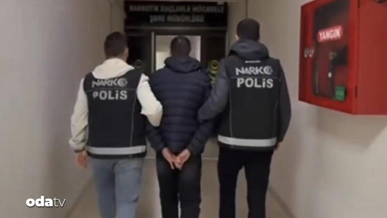 bagirsaginda-uyusturucu-ile-yakalandi-VTu6eH7p.jpg
