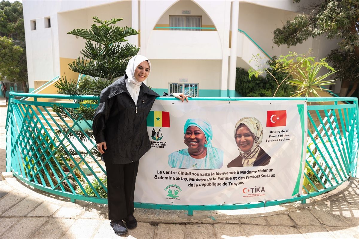 bakan-goktas-senegalde-turkiyenin-destekleriyle-faaliyet-gosteren-sosyal-hizmet-merkezlerini-ziyaret-etti-aciklamasi-T7rsndph.jpg