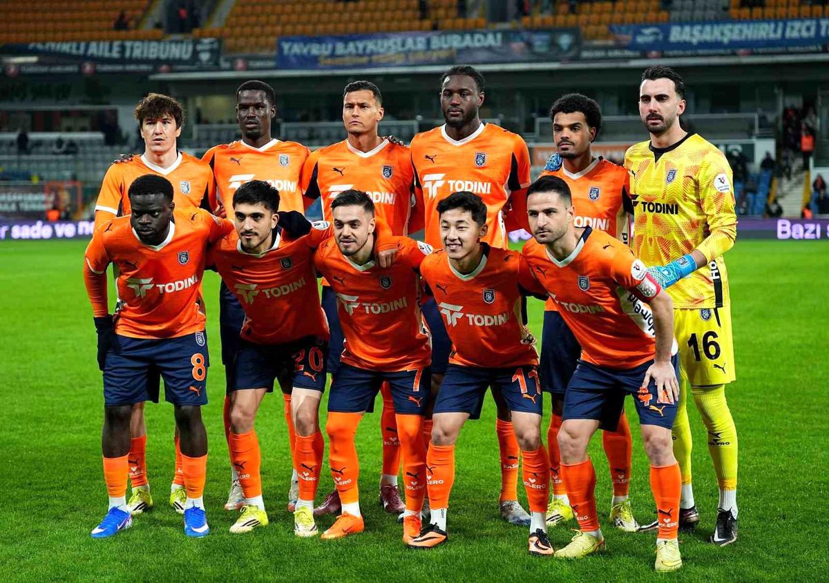 basaksehir-trabzonsporla-berabere-kaldi-fkMZTEwN.jpg
