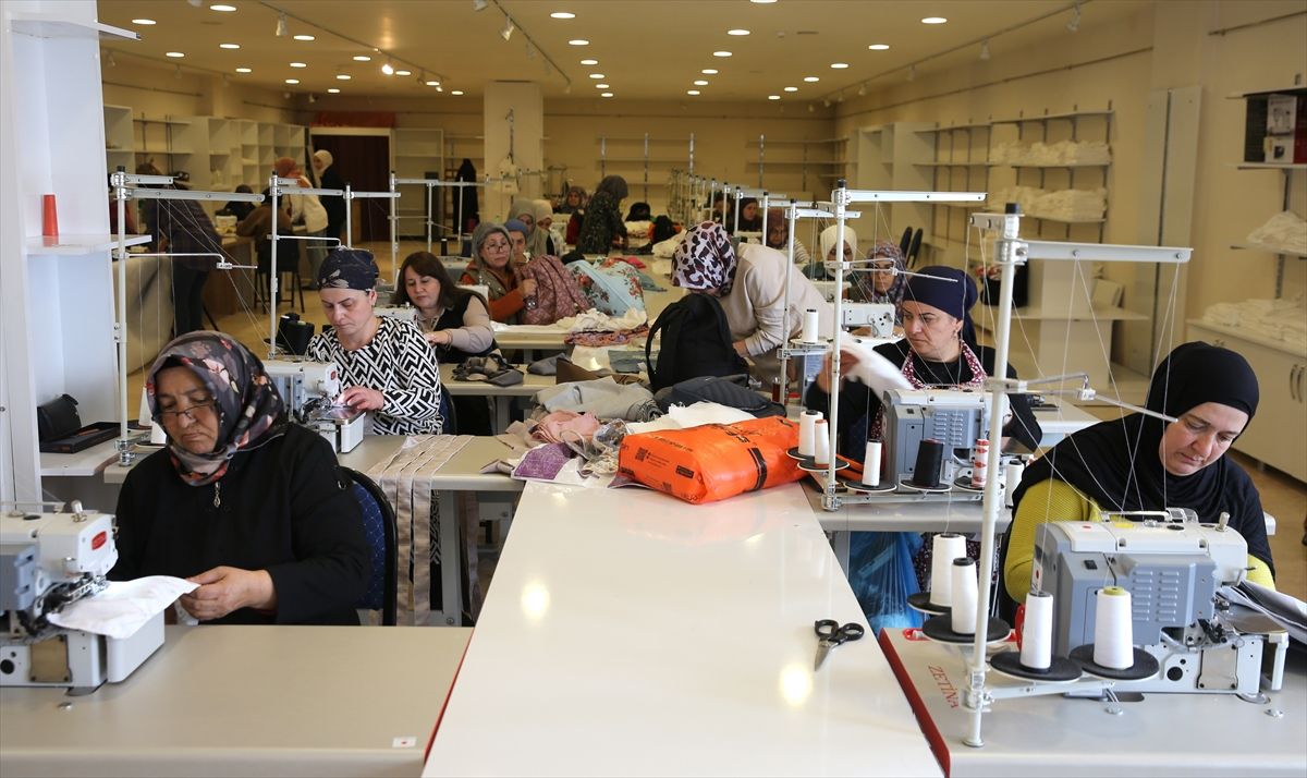 bitliste-japonlarin-hibe-destegiyle-acilan-tekstil-kursunda-kadinlar-is-hayatina-hazirlaniyor-KalQFyZS.jpg