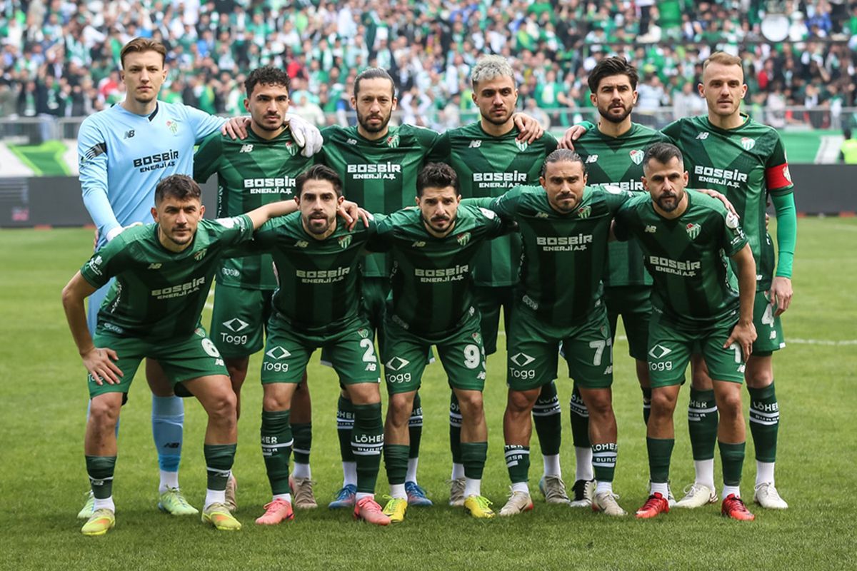 bursaspor-sampiyonluk-icin-sahaya-cikiyor-1-puana-1-lig-6kHGu1hz.jpg