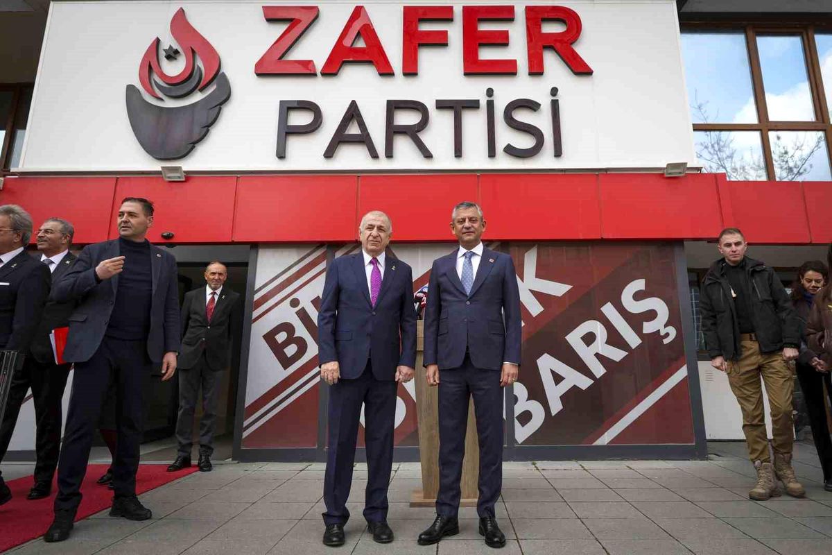 chp-genel-baskani-ozelden-zafer-partisi-genel-baskani-ozdaga-ziyaret-mzD27YxX.jpg