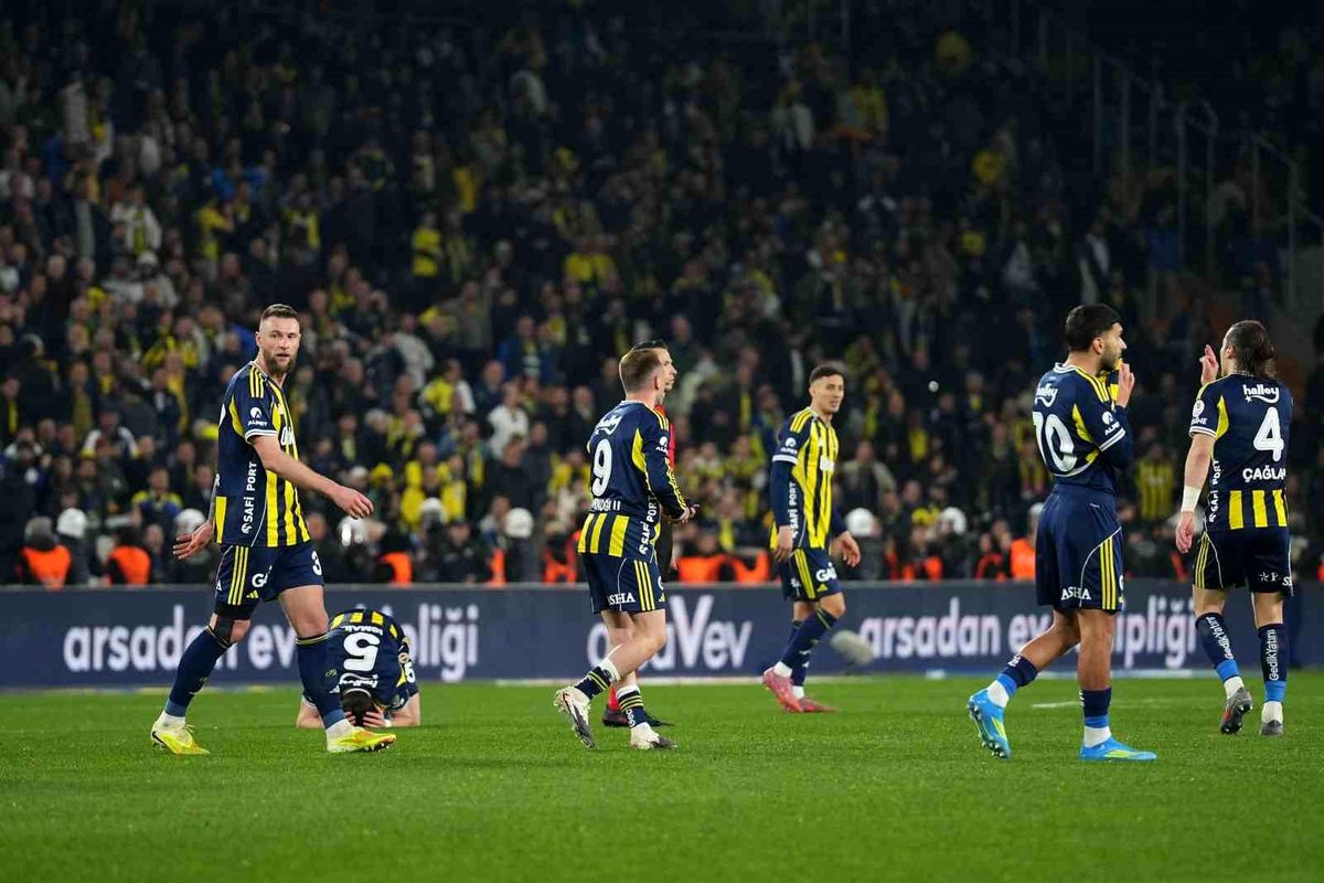 fenerbahce-caykur-rizespor-2-2-beraberlik-R5VRlYBT.jpg