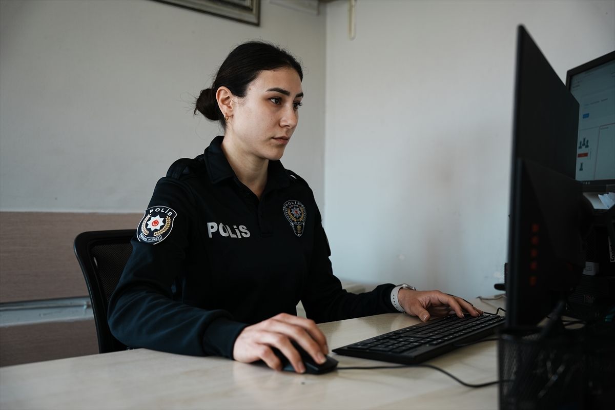 polis-ailesi-canakkalede-bir-arada-Qa7I3V3s.jpg