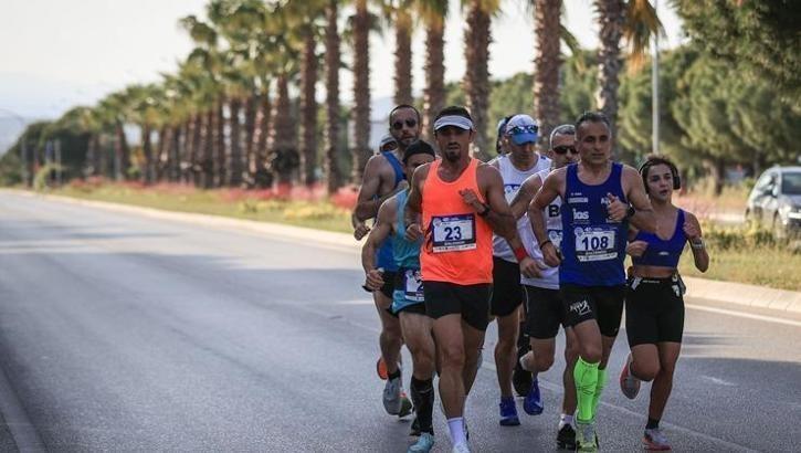 salomon-cesme-yari-maratonu-egenin-ritmini-kosuya-tasiyacak-lBEMHyHR.jpg