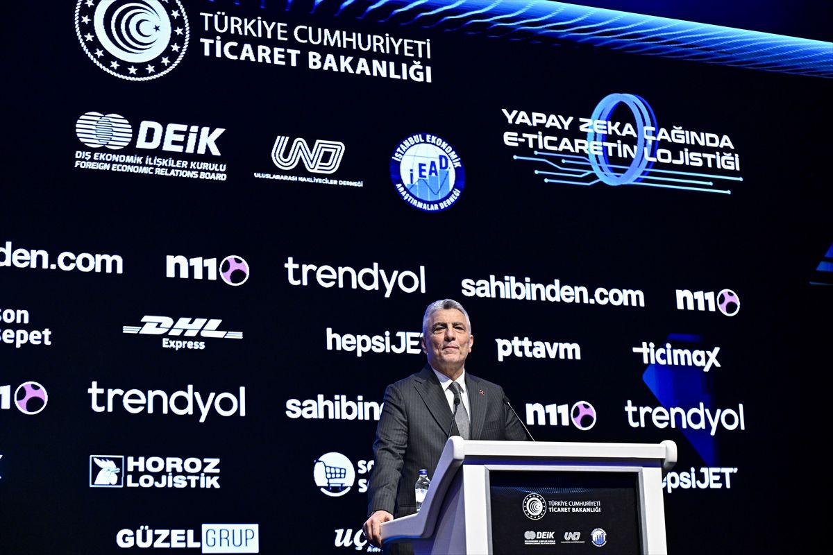 ticaret-bakani-bolat-yapay-zeka-caginda-e-ticaretin-lojistigi-zirvesinde-konustu-aciklamasi-LCpxbP7M.jpg