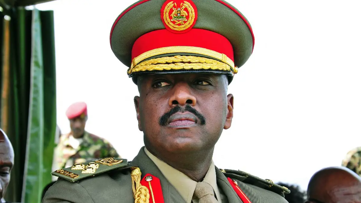 ugandali-deli-general-kontrolden-cikti-bes-turk-kadinla-evlilik-hayaline-kapildi-8pXHSzF5.png