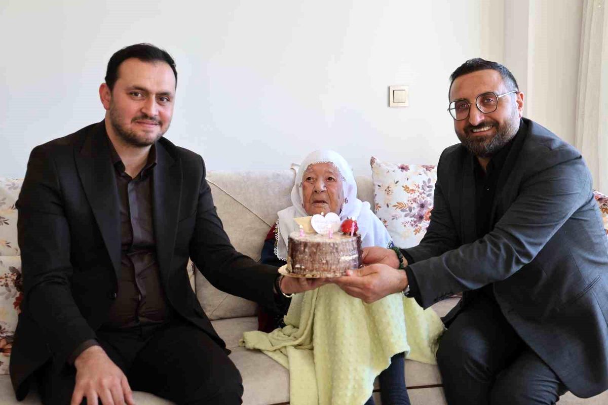 103-yasindaki-nazife-nineye-ozel-anneler-gunu-ziyareti-4VPKlI6M.jpg
