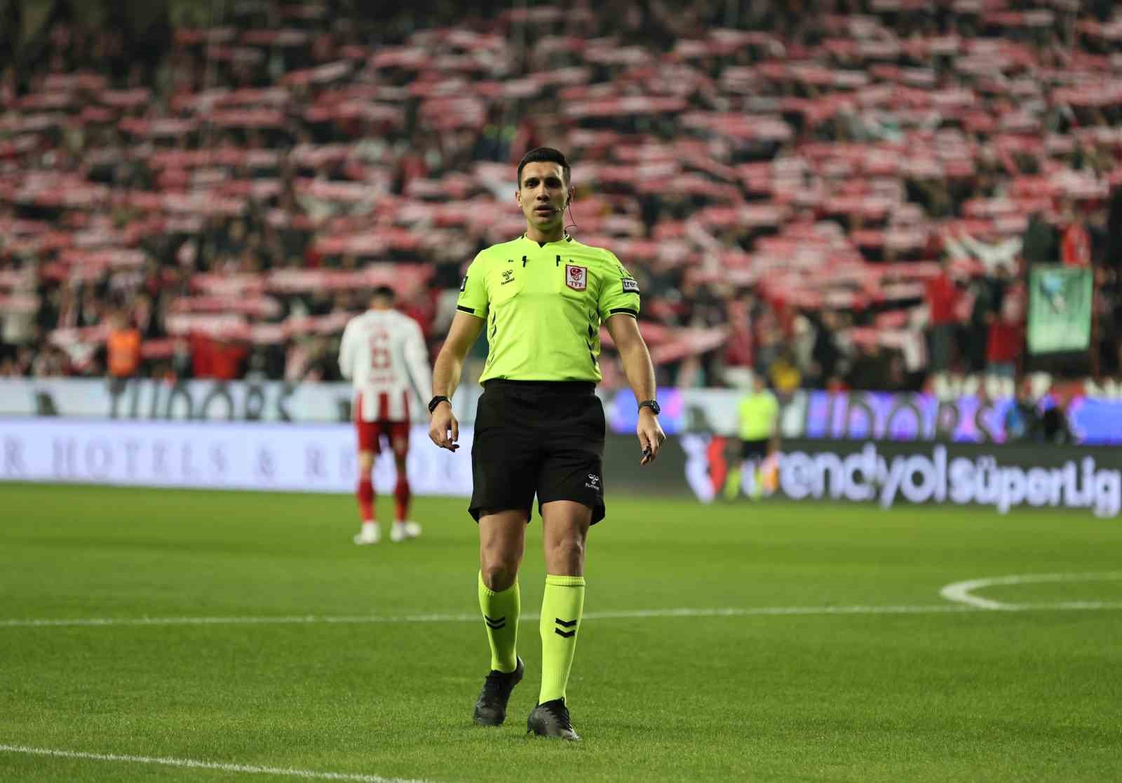 adim-adim-super-lige-1-lig-play-off-macinin-hakemi-aciklandi-CUWaH9Ce.jpg