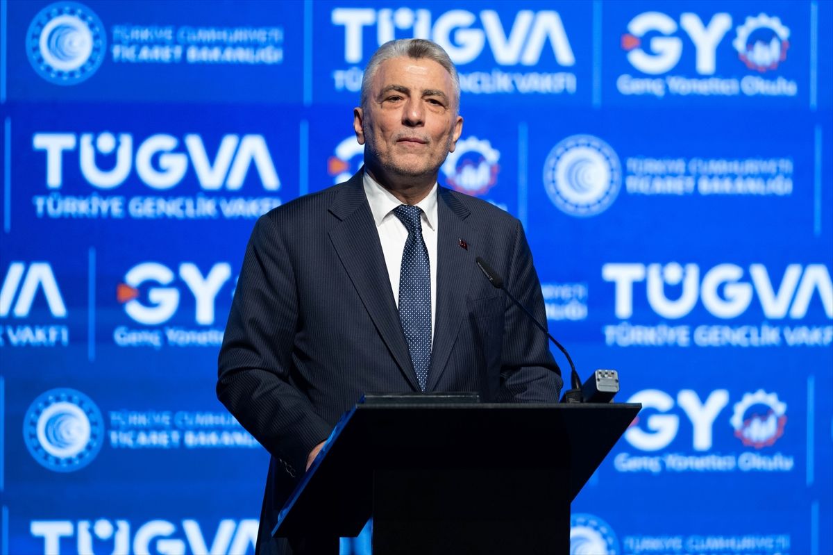 bakan-bolattan-genclere-girisimcilik-mesaji-P6qVN46u.jpg