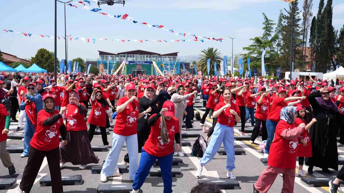 baskan-buyukakin-kocaelinin-kadinlarini-32-ton-hafiflettik-scemt8Xd.jpg