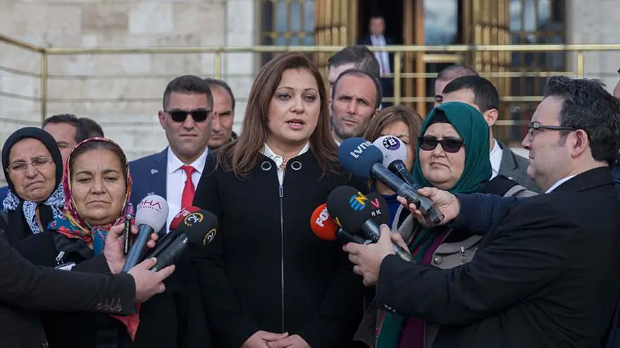burcu-koksal-ak-partiye-katiliyorum-HrezIOYp.png