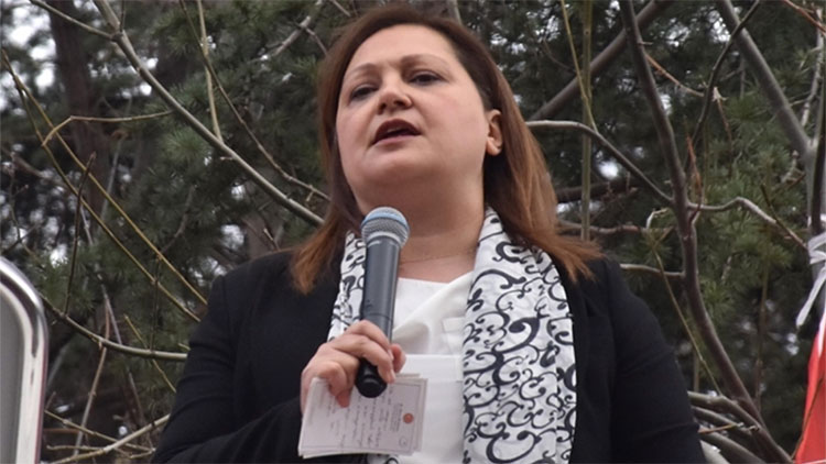 burcu-koksal-ak-partiye-mi-geciyor-il-baskanindan-telefonlara-cikmiyor-iddiasi-O76ygc8a.jpg