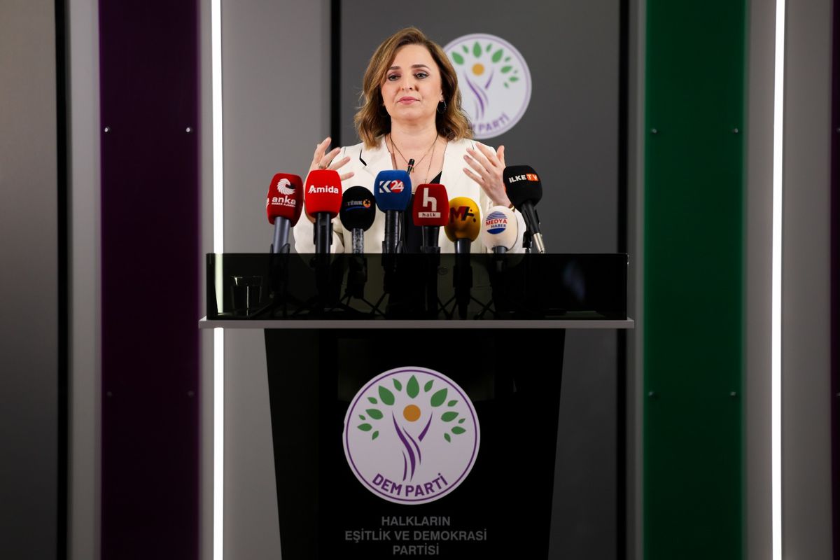 dem-parti-ocalanla-gorusme-gecikmesi-kaygi-yaratiyor-GVr1Ot4g.jpg