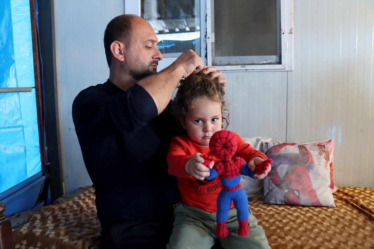 depremde-esini-kaybeden-baba-ogluna-hem-anne-hem-baba-oluyor-7V47aT9d.jpg