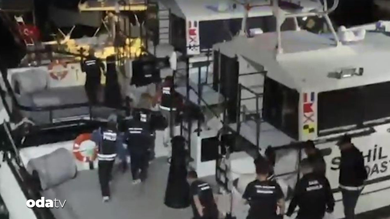 ege-denizinde-film-gibi-operasyon-158-kilo-uyusturucu-ele-gecirildi-UrzIenmP.jpg