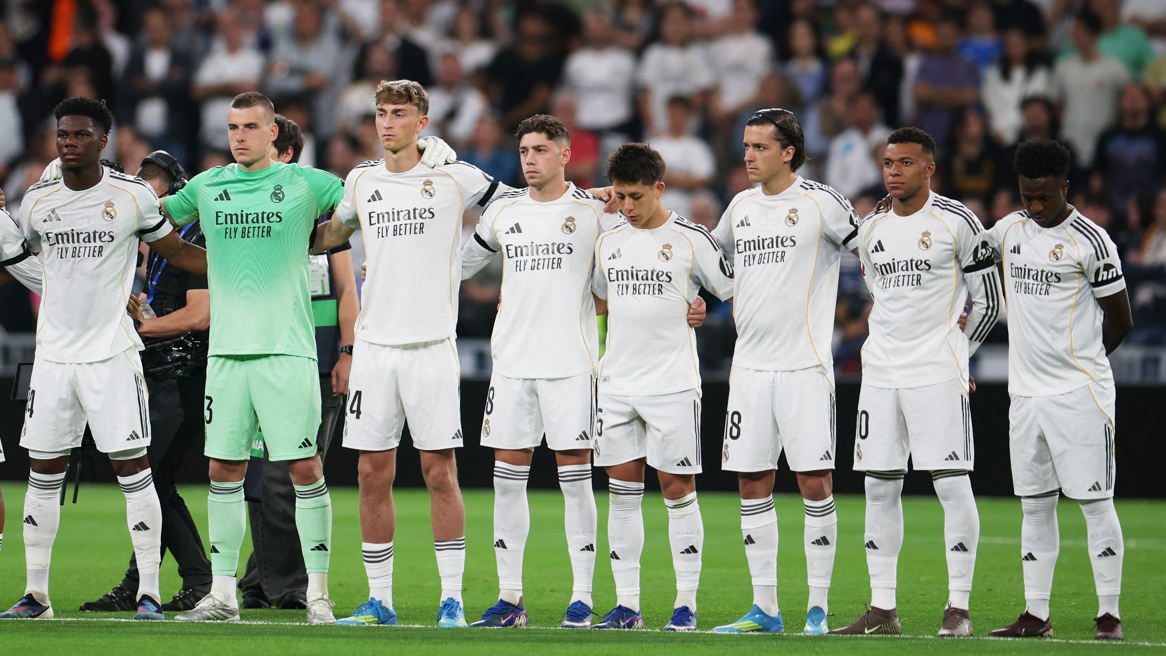 ekipte-kaos-cikti-futbolculardan-biri-hastaneye-kaldirildi-UDb8OKgV.jpg