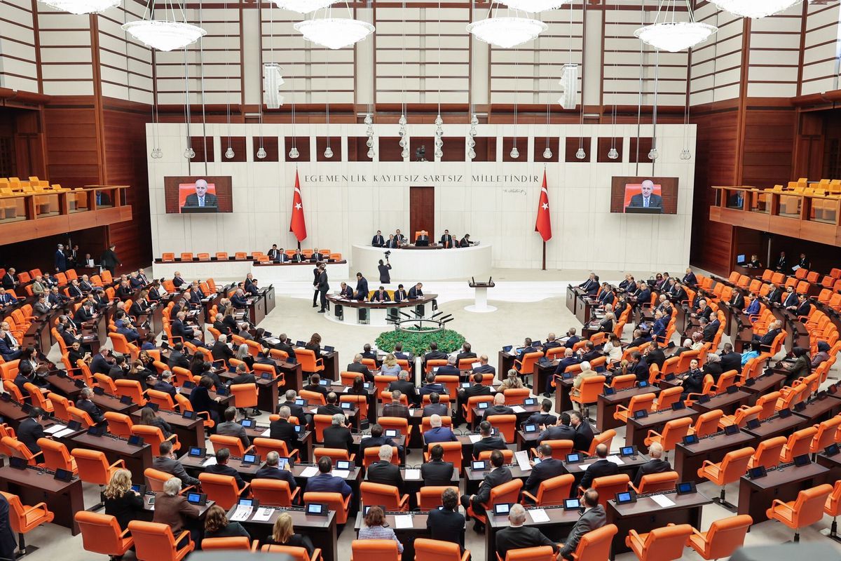 fahis-site-aidatlarina-yonelik-duzenlemeleri-iceren-teklifin-11-maddesi-daha-kabul-edildi-Pfs4FvB5.jpg