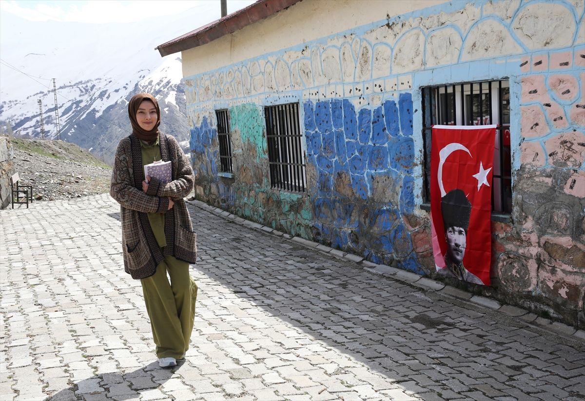 fedakar-ogretmen-hizanda-egitime-destek-oluyor-tFTLTP2i.jpg