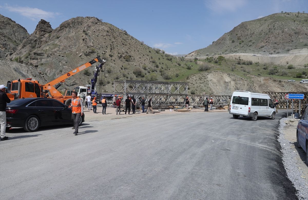 hakkarideki-heyelan-icin-alternatif-kopru-ve-yol-calismalari-wA7WgRhy.jpg