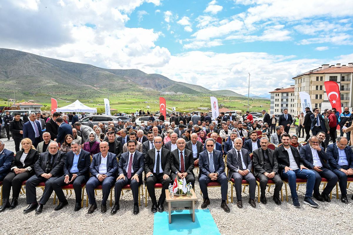 ikizce-2-bolge-genclik-merkezinin-temeli-atildi-INeE5Kii.jpg