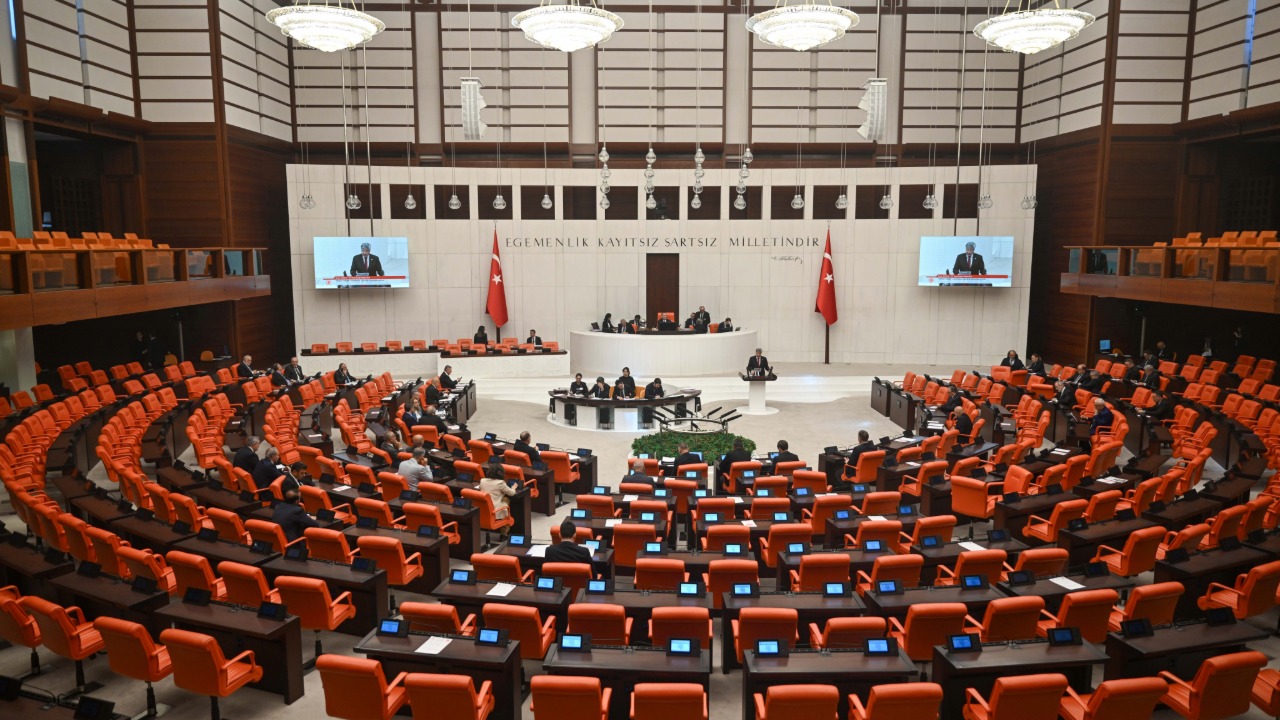 mecliste-gorusuldu-209-bin-624-tl-ceza-geliyor-tb6Dbee6.jpeg