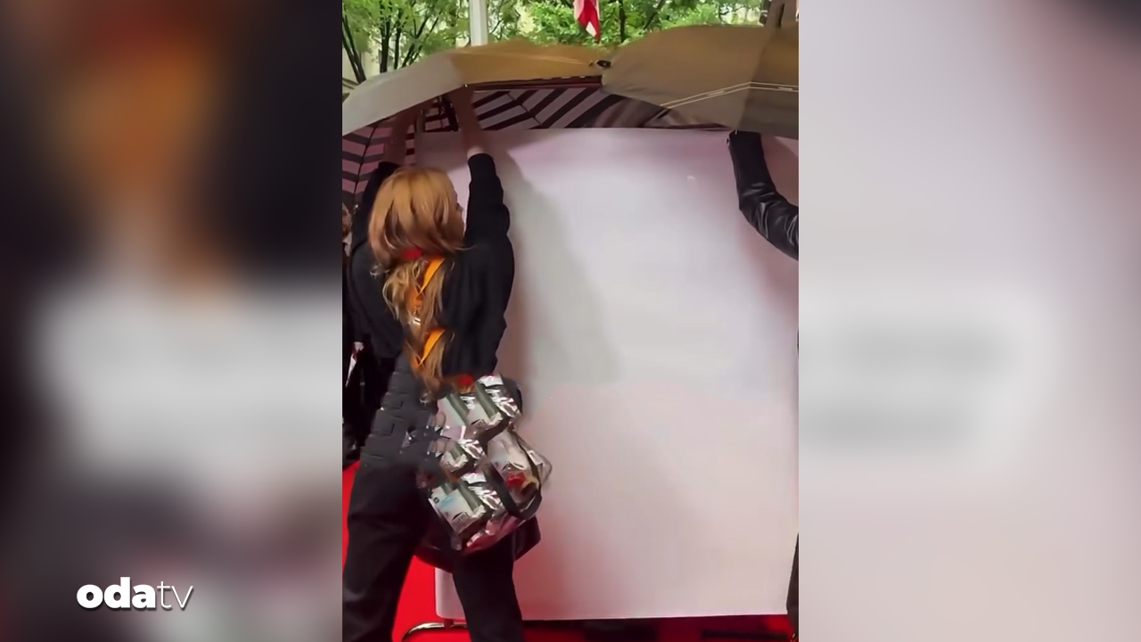 met-gala-oncesi-sir-gibi-goruntuler-unlu-isim-gizlenerek-otelden-cikti-MTDdblLr.png
