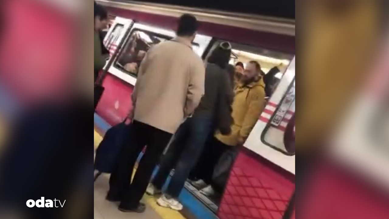 metroda-teknik-ariza-peronlar-doldu-tasti-wTcyL9da.png