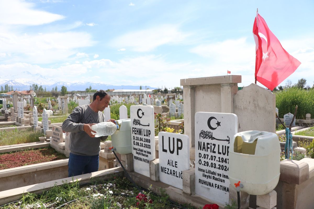 mezarlikta-bicaklanan-engelli-kardesin-katili-bulunamadi-qz8WQ46j.jpg