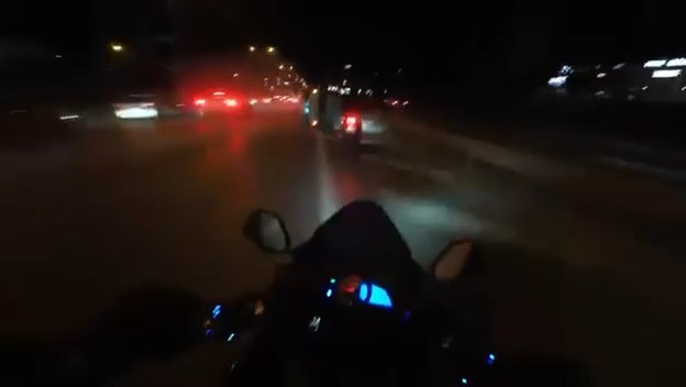 motosikletli-araca-carpmaktan-son-anda-kurtuldu-PenUuerW.jpg