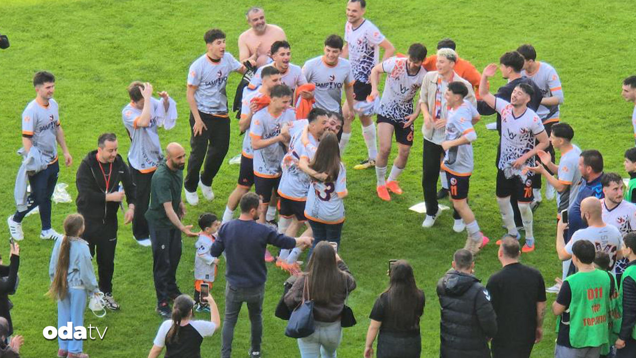 sampiyonluk-kutlamasinda-surpriz-evlilik-teklifi-WVCs1uK8.jpg