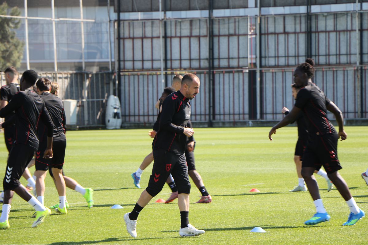 samsunspor-kaptani-zeki-yavrudan-muvaffakiyet-vurgusu-pSsed2Mf.jpg