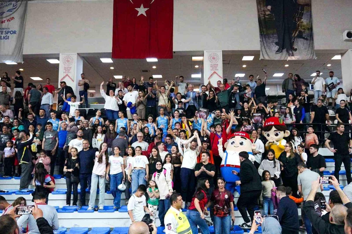 turgutlunun-sultanlari-sampiyonluga-bir-adim-daha-yaklasti-e5DQpEiH.jpg