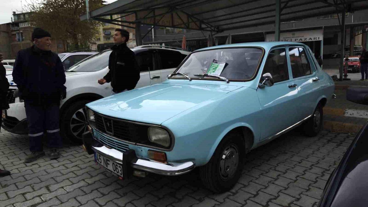 yarim-asirlik-klasik-otomobil-210-bin-liraya-yeni-sahibini-buldu-trZ6uSg2.jpg
